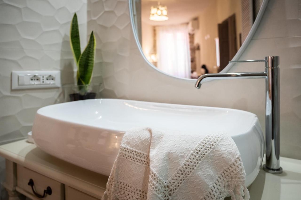 Dimora Sant'Ignazio Guest House บอซา ภายนอก รูปภาพ