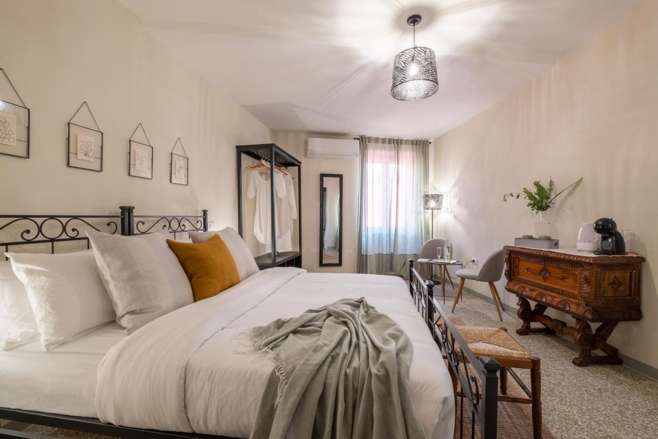 Dimora Sant'Ignazio Guest House บอซา ภายนอก รูปภาพ